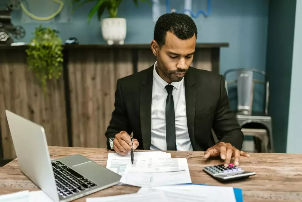 photo of a bookkeeper working to calculate financials for a small business bookkeeping client